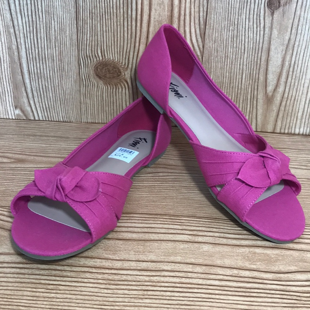 NWT Fioni pink flats